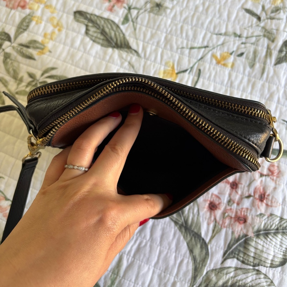 Fossil genuine leather brown and black crossbody bag with gold hardware - Picture 5 of 7